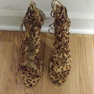 Leopard print stilleto heel pump